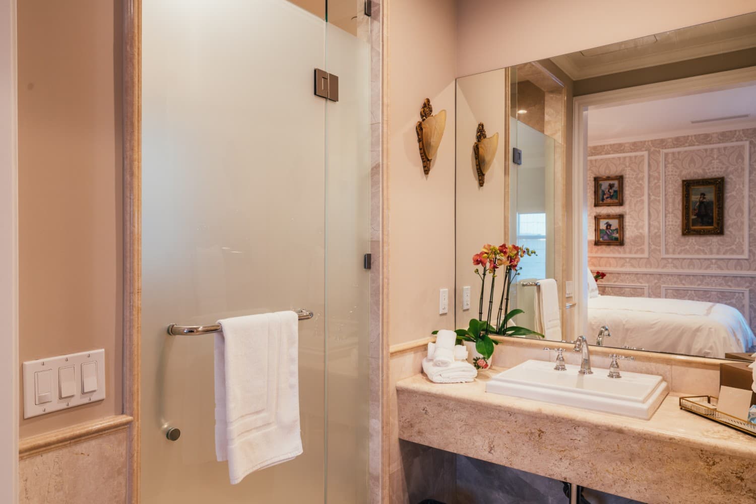 The Champagne Suite — photograph 3