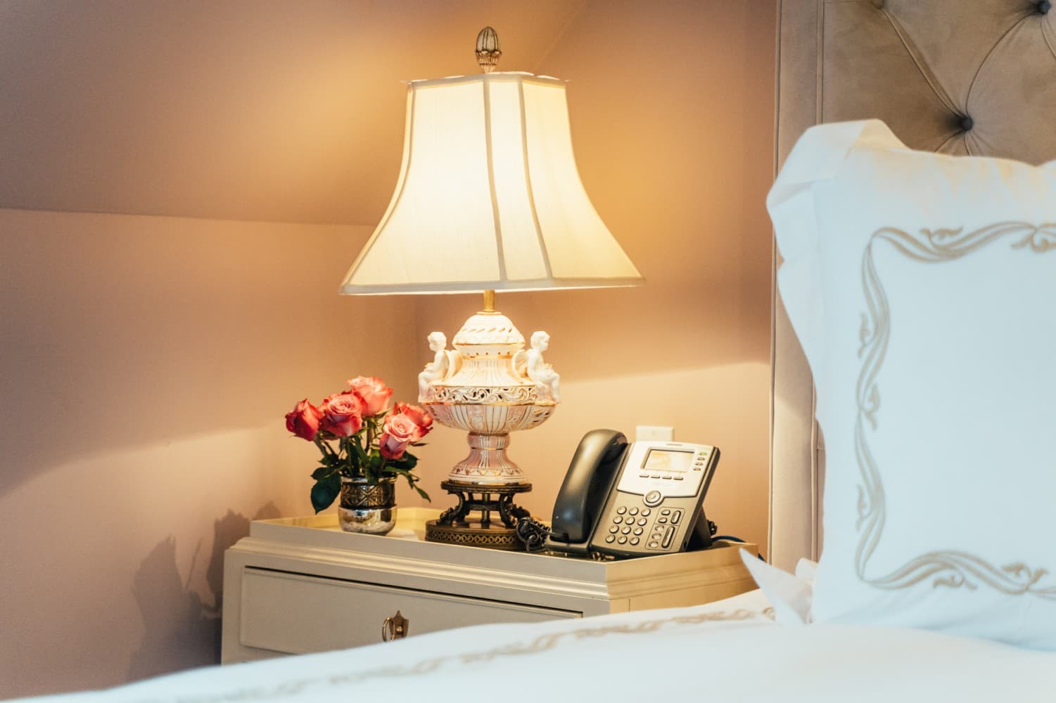 Deluxe King Room — photograph 3