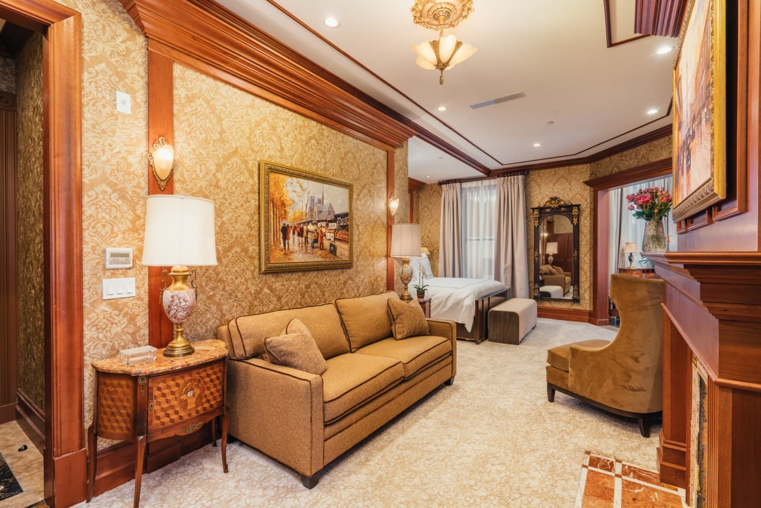 Executive Suite — photograph 2