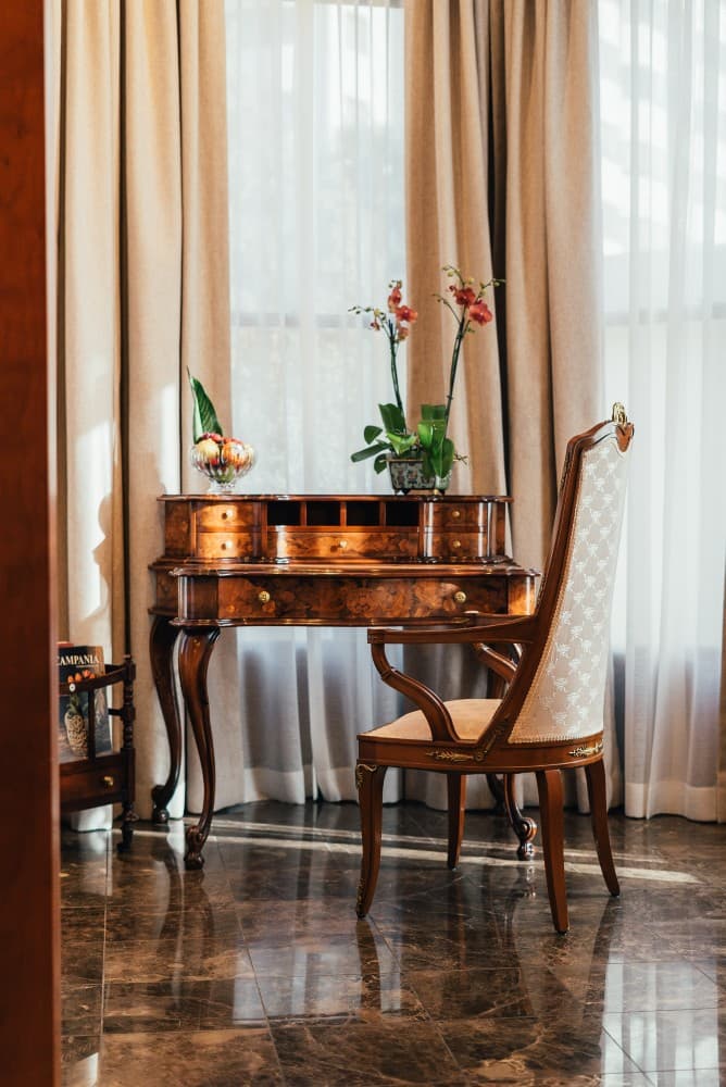 Executive Suite — photograph 4