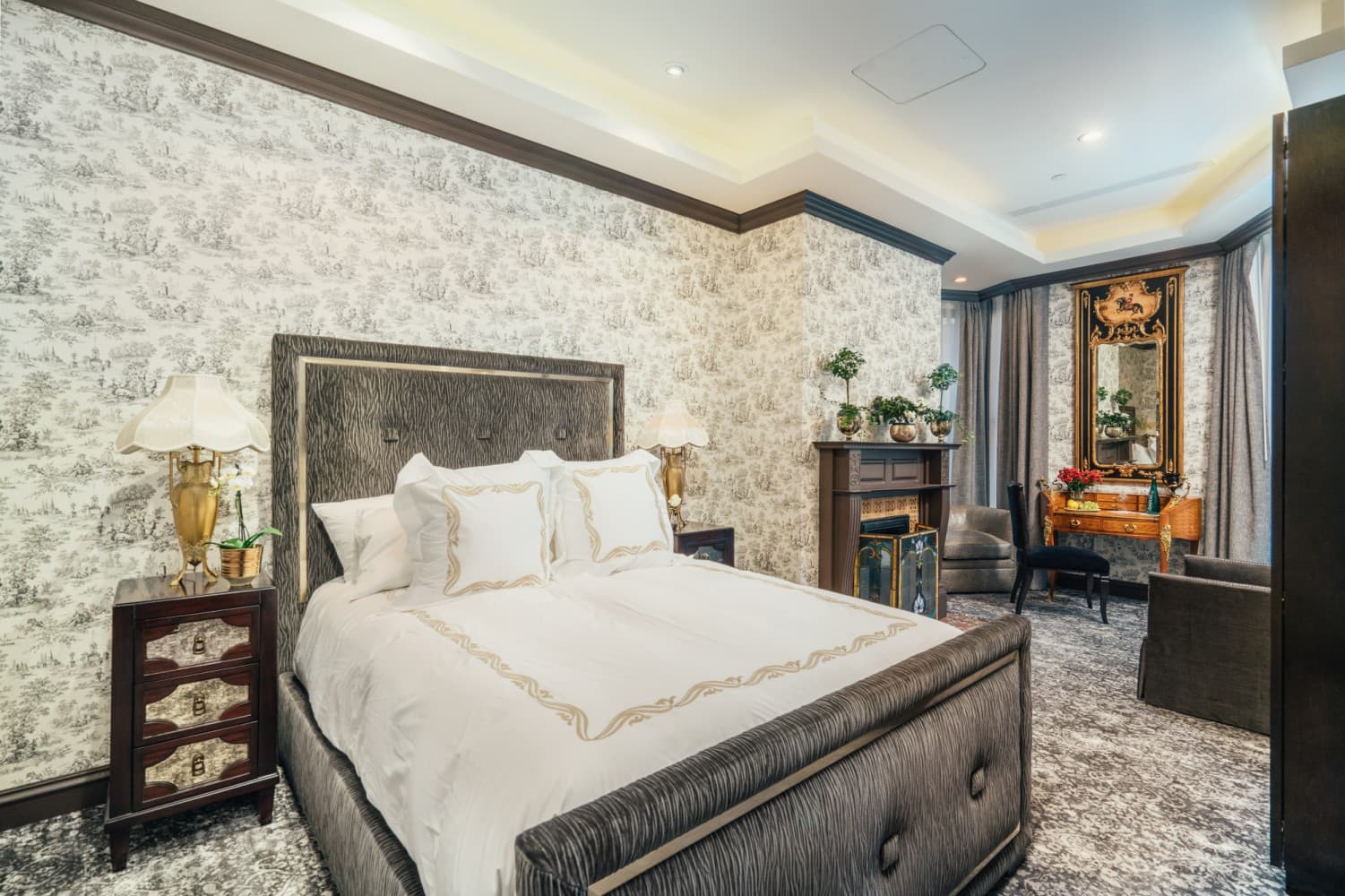 Superior Queen Room — photograph 2